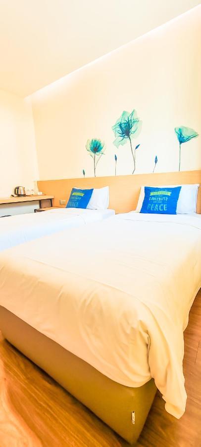 קוטה קינבלו Qlio Hotel מראה חיצוני תמונה